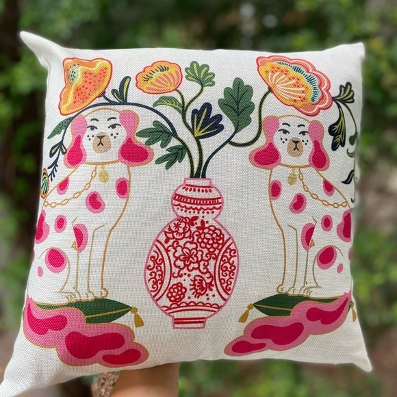 2 Staffordshire Dogs Pillow Covers in Pink or Blue Chinoiserie - Grandmillennial - Picture 1 of 16